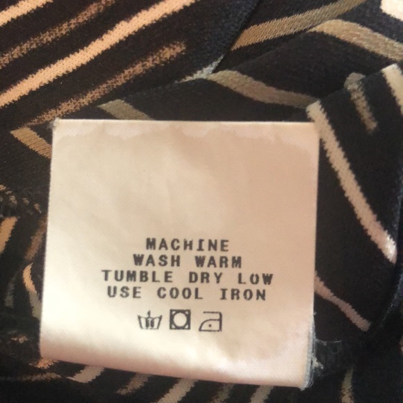 - Studio M Size S Women’s Surplice Top - Picture 6 of 6